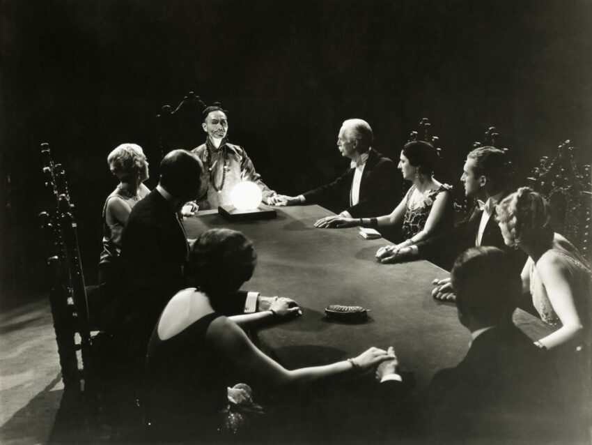 spiritualists perform a seance